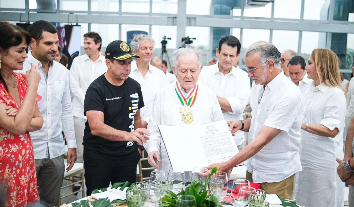 homenaje a Luis Carlos Sarmiento Angulo en Barranquilla