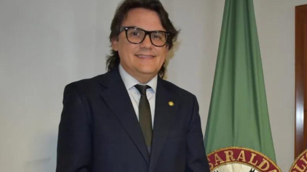 procuraduria formulo cargos alejandro gaviria exgerente de hospital santa monica de dosquebradas por presunto fraccionamiento de contratos procuraduria formulo cargos alejandro gaviria exgerente de ho