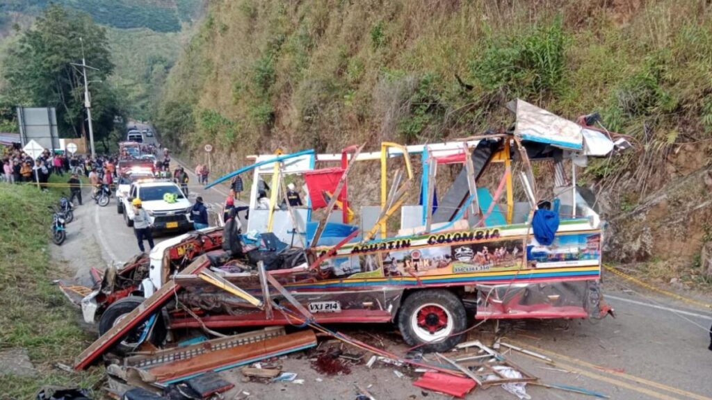 tragedia en huila siete fallecidos y treintaitres heridos en accidente de bus escalera tragedia en huila siete fallecidos y treintaitres heridos en accidente de bus escalera web 2024 09 02t163906.733