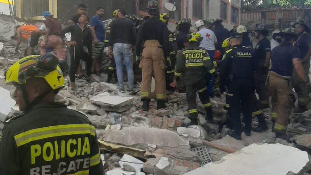 continuan las labores de remocion de escombros barranquilla colapso de edificio deja una victima fatal y cuatro ninos rescatados continuan las labores de remocion de escombros barranquilla colapso de